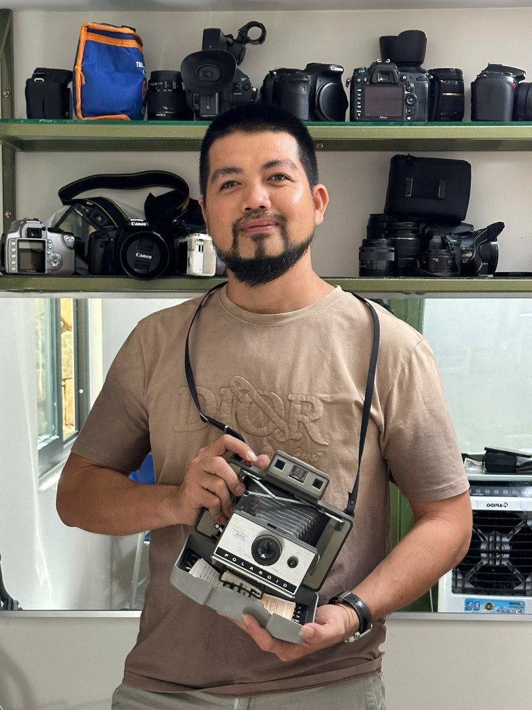 Em Lê Tân (Râu Camera)
